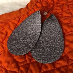 Nickel & Suede Gunmetal earrings!